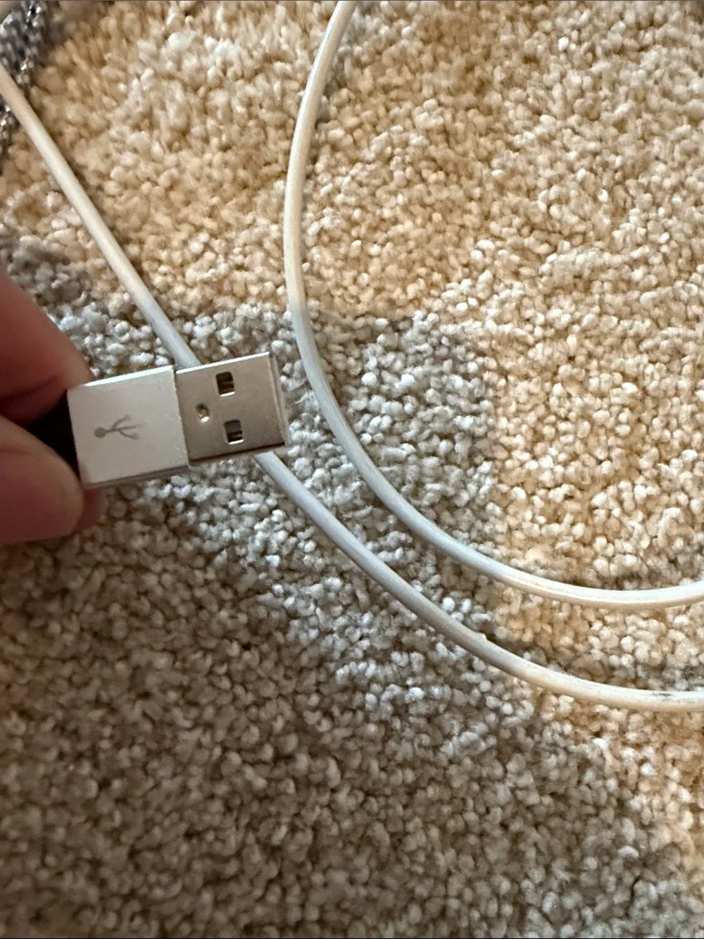 Apple White Lightning to 3.5mm Adapter with White EarPods and Cables